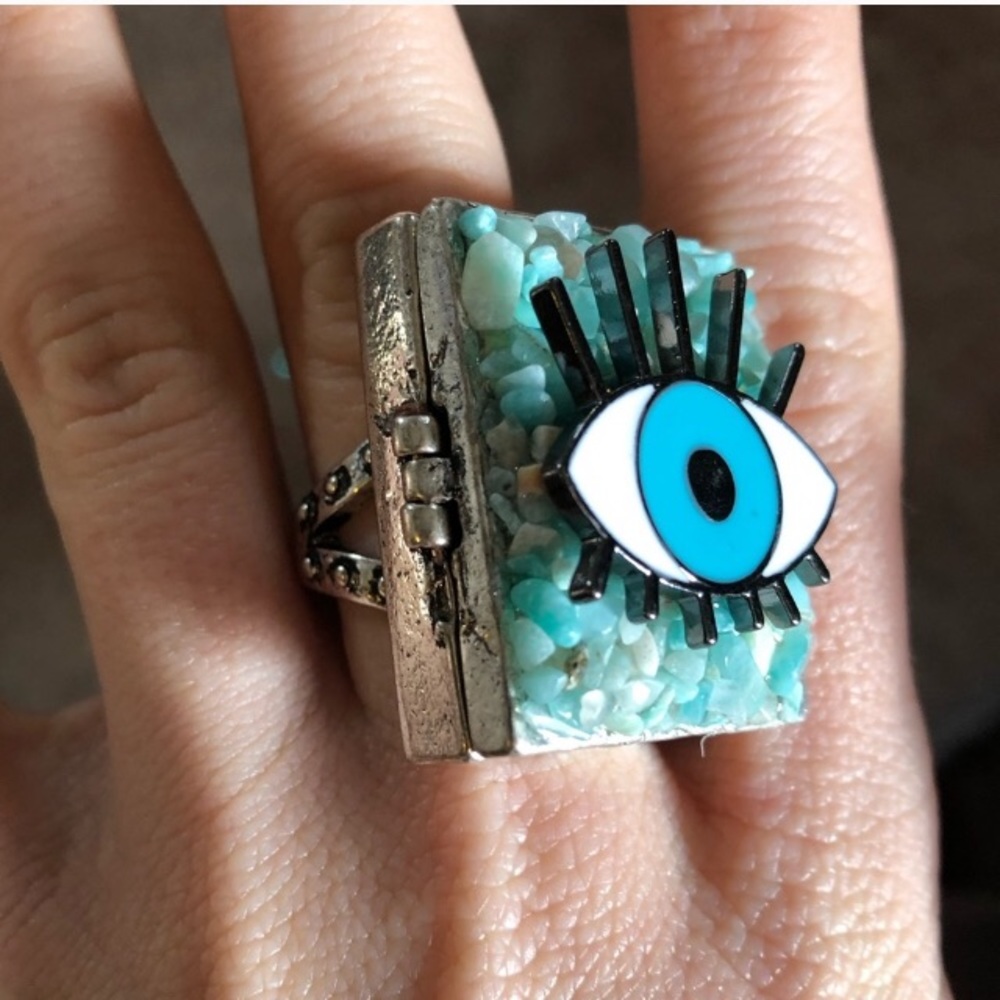 Poison Ring ! Secret compartment evil eye locket - Picture 4 of 8